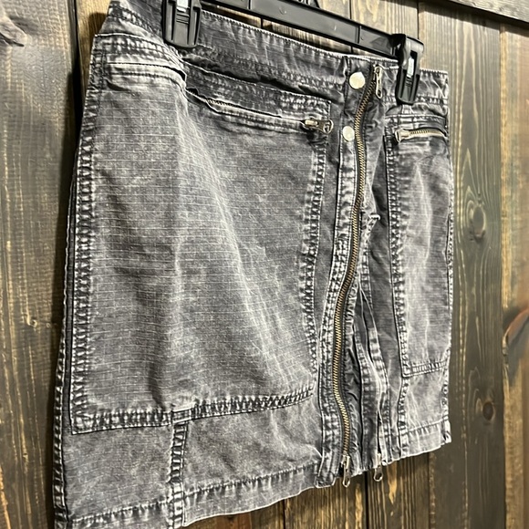 Free People Multi Zipper Mini Skirt 6 Black Denim Asymetrical Cargo Zip Boho - Picture 2 of 10